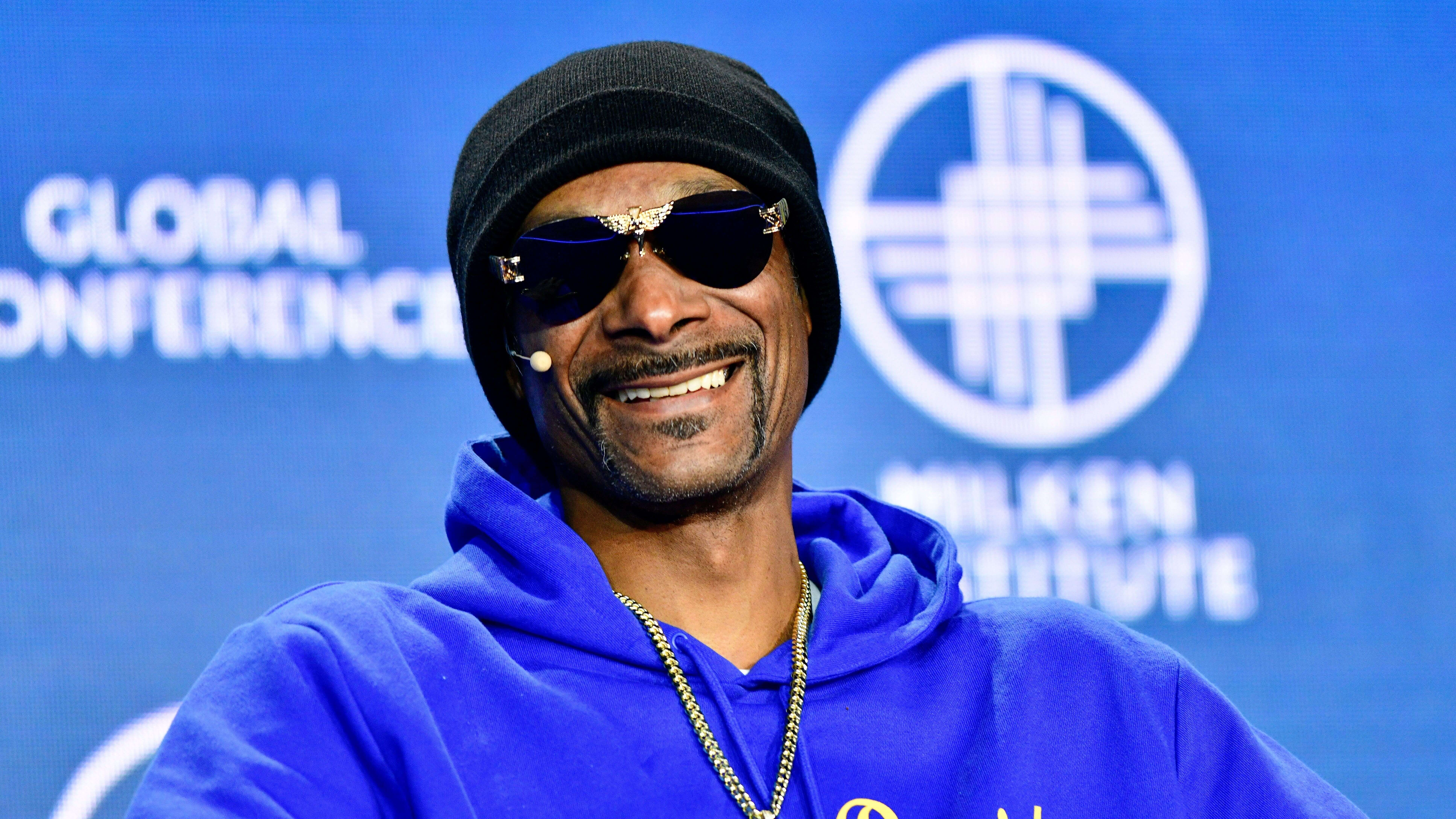 Snoop Dogg assures world he could make $100 million by getting his “thang” out on OnlyFans…but won’t