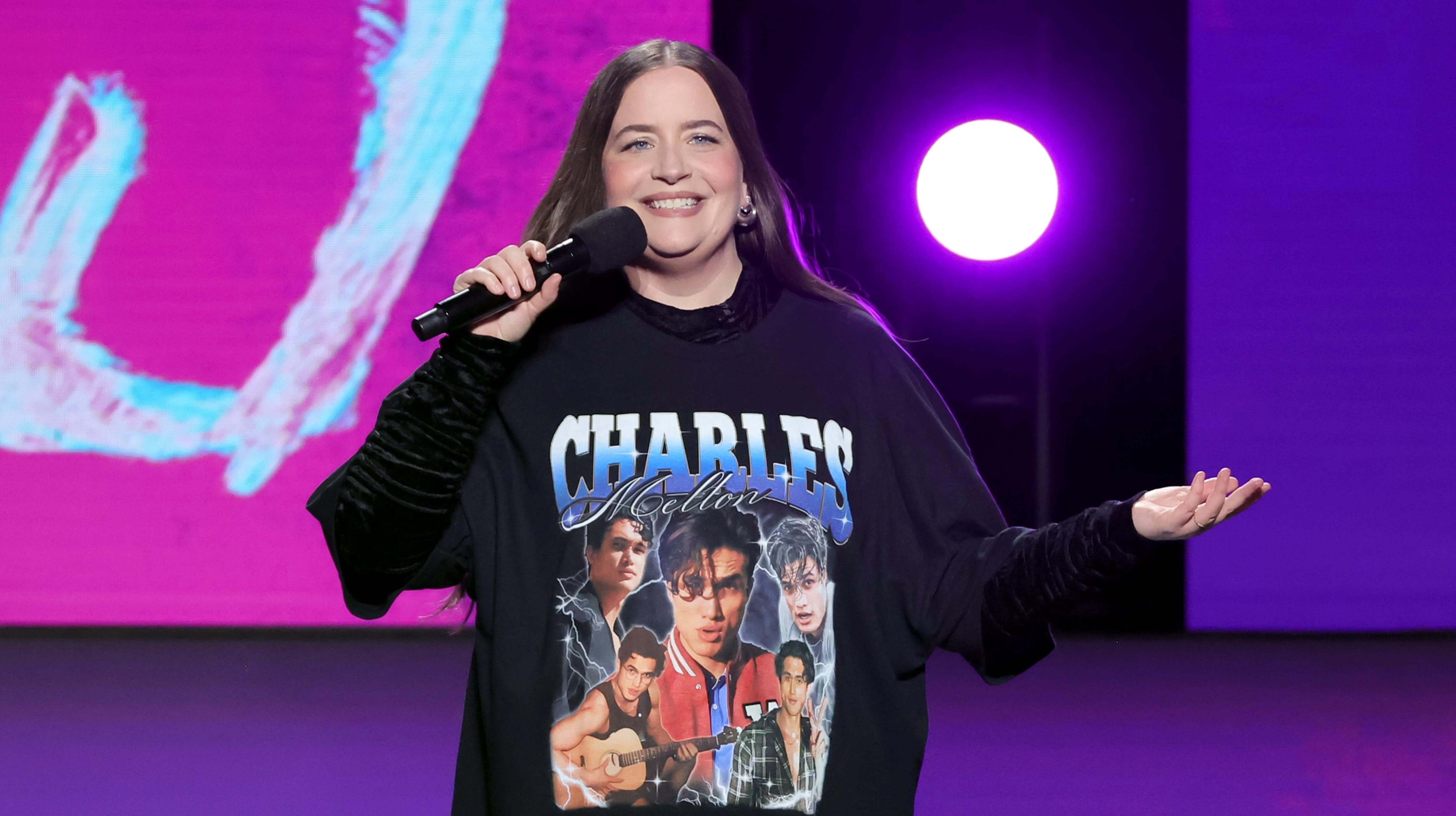 Surprising: Aidy Bryant sports a Charles Melton T-shirt