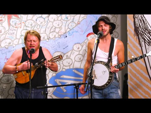 Steve 'N' Seagulls cover Beastie Boys' 