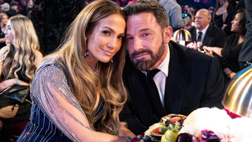 Under cover of the DNC, Jennifer Lopez files for divorce from Ben Affleck