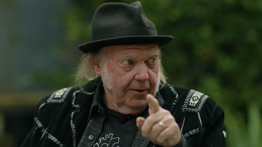 Neil Young calls an oopsie, actually will play Glastonbury