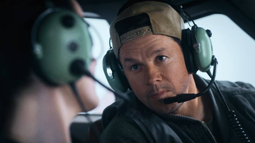 Mark Wahlberg does anything but ground the pulp thriller Flight Risk