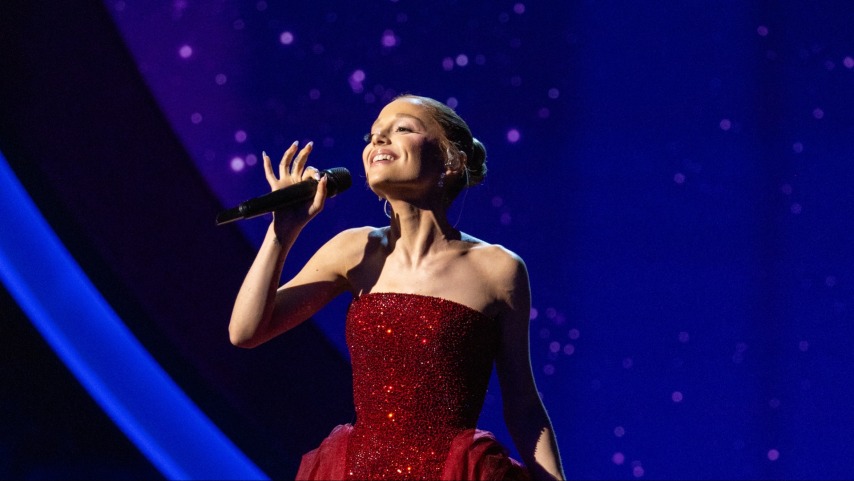 Ariana Grande takes break from promoting Wicked to promote new deluxe album