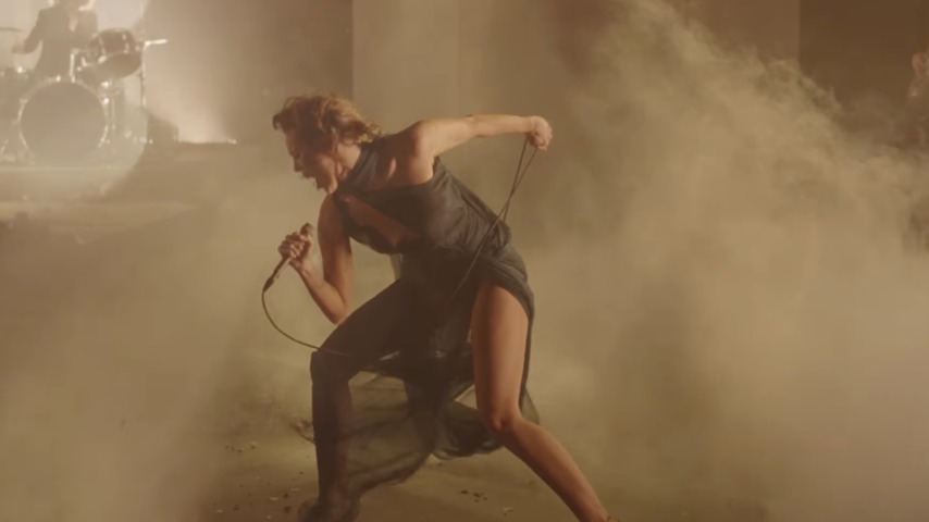 Miley Cyrus brings down the house (literally) in 