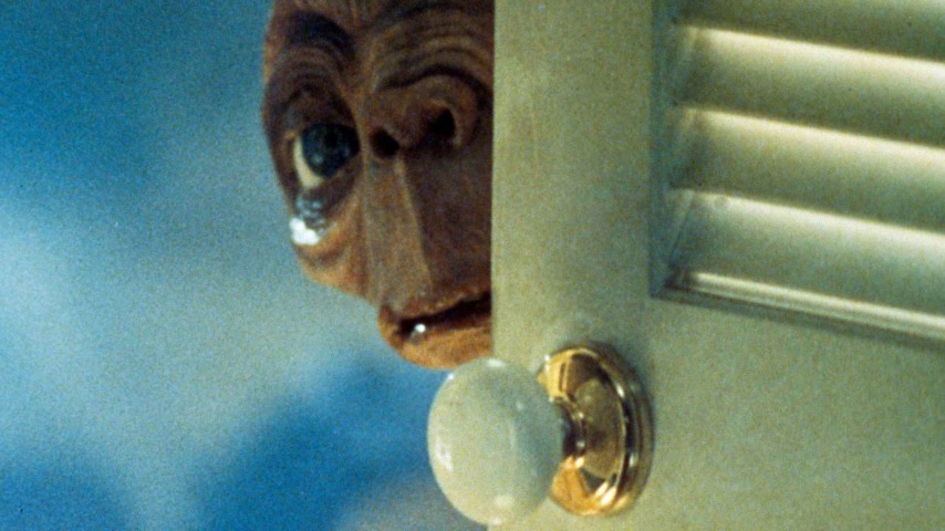 Steven Spielberg wanted E.T. to have the hots for Elliott's mom