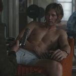 Everybody's after Austin Butler (of course!) in Caught Stealing trailer