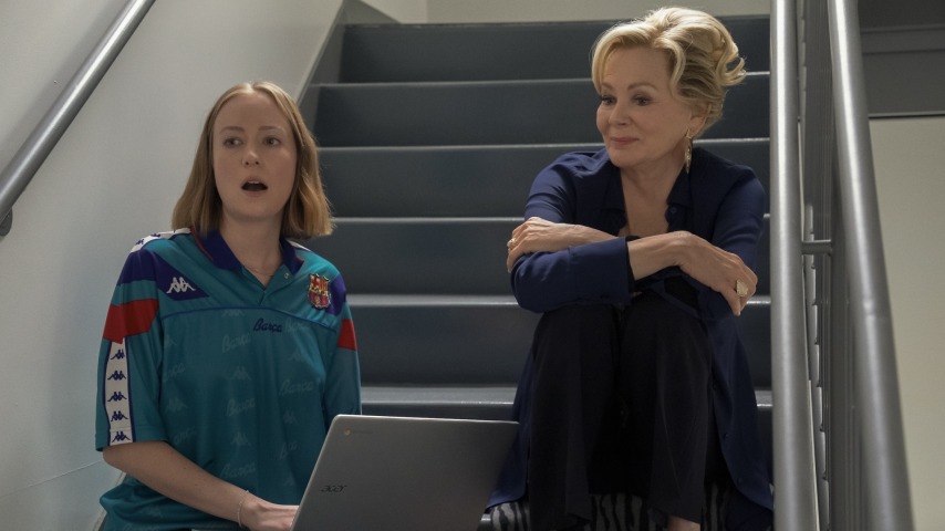 Hacks will be back for season 5