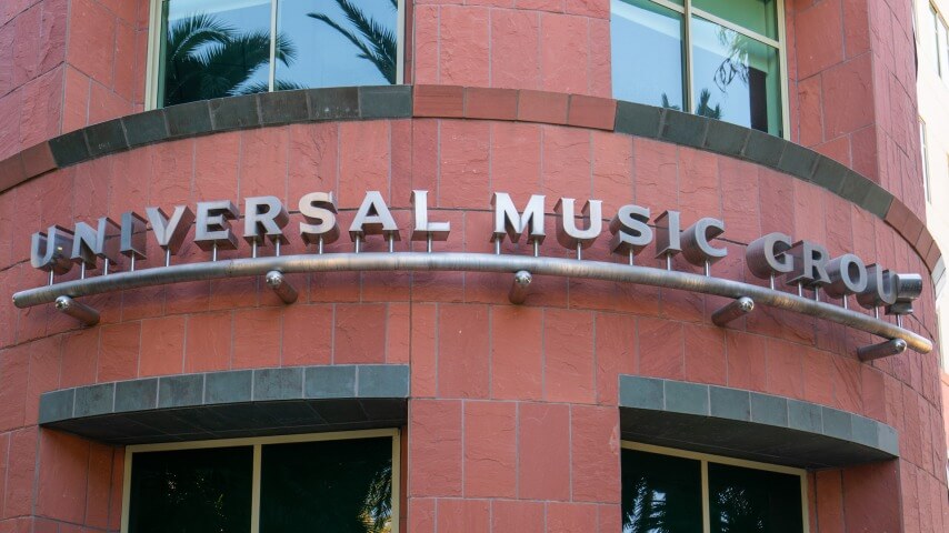 Big 3 record labels consider licensing music to AI startups while suing said AI startups