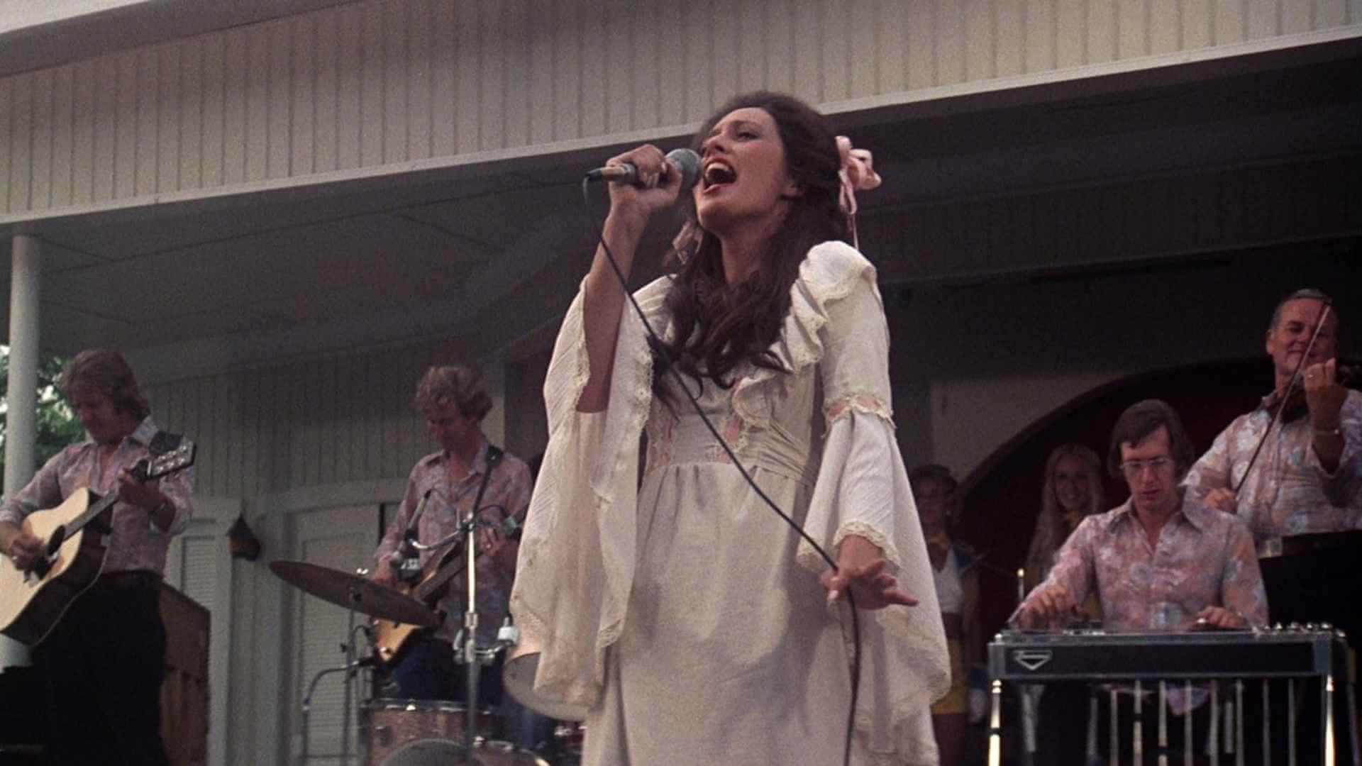 Music soothes, satirizes, and distracts in Robert Altman's sprawling epic Nashville