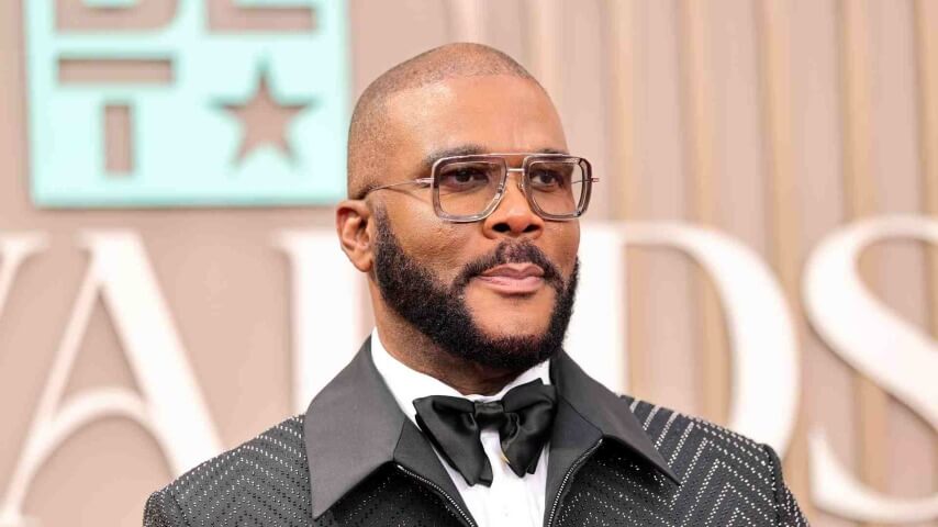 Tyler Perry faces sexual assault lawsuit from The Oval actor Actor Derek Dixon accuses the media mogul of sexual assault and harassment while working on the BET series The Oval , which Dixon claims he quit due to Perry's behavior. By Matt Schimkowitz | June 17, 2025 | 5:37pm Photo by Emma McIntyre (Getty Images)