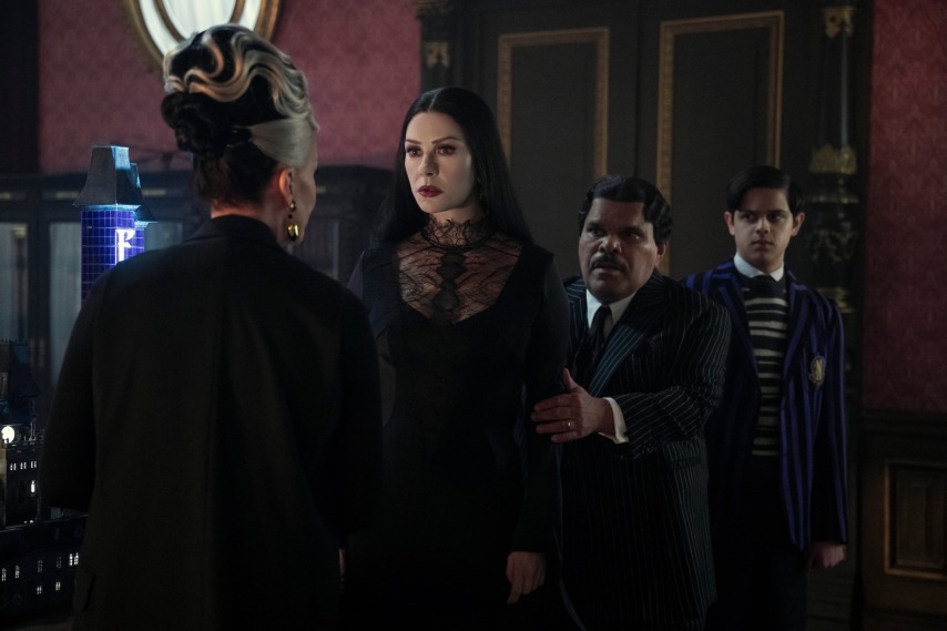 Wednesday. (L to R) Joanna Lumley as Grandmama, Catherine Zeta-Jones as Morticia Addams, Luis Guzmán as Gomez Addams, Isaac Ordonez as Pugsley Addams in episode 207 of Wednesday. Cr. Helen Sloan/Netflix © 2025