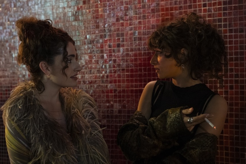 Rachel Sennott, Odessa A’zion in I Love LA (Photo: Kenny Laubbacher/HBO)
