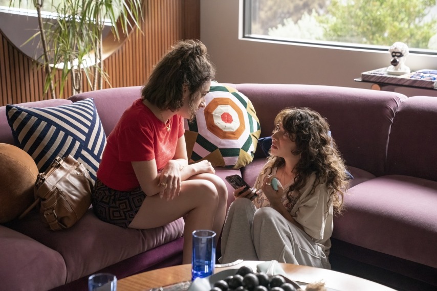 Rachel Sennott, Odessa A’zion in I Love LA (Photo: Kenny Laubbacher/HBO)