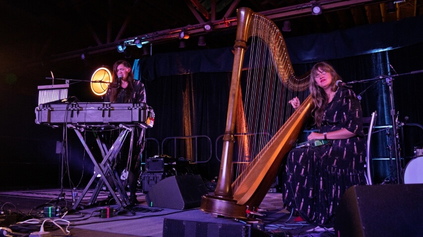 Julianna Barwick and Mary Lattimore (Photo: Colin Gahungu)
