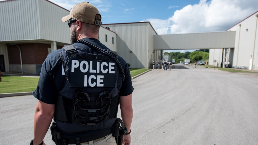 Apple removes anti-ICE apps from App Store