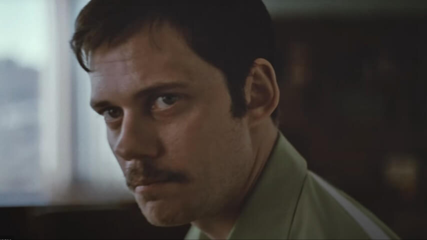 Bill Skarsgard take his mortgage broker hostage in Dead Man's Wire trailer