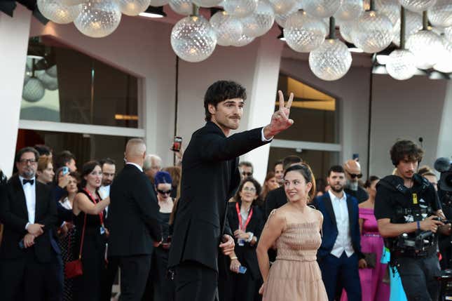 Jacob Elordi Peace Sign #5? Maybe?