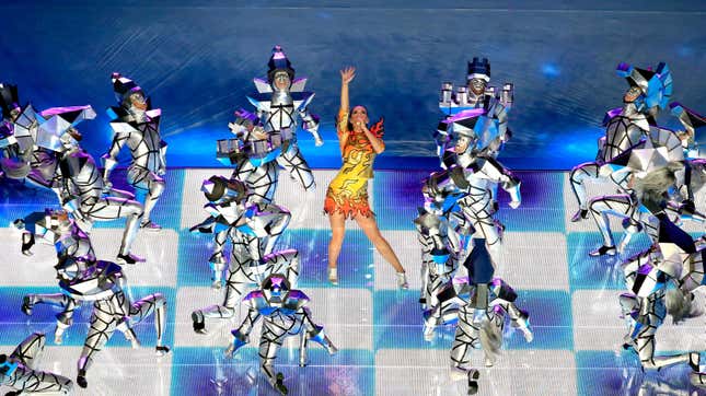 Incredibly Profitable Super Bowl Halftime Show Asks Pro Dancers to Perform for Free