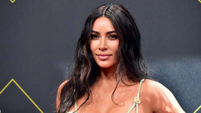 Kim Kardashian Demands to Have Her Single Status Reinstated