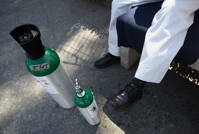 An Oxygen Tank Shortage in Mexico Amidst the Pandemic Leaves Residents Desperate
