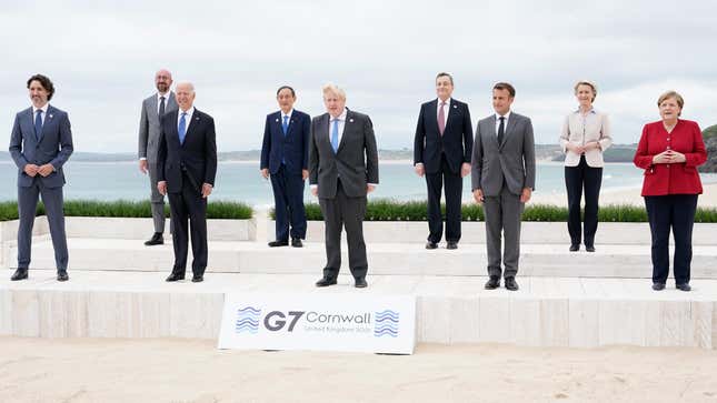 It's G7 Class Picture Time and Everybody Looks Like a Dork