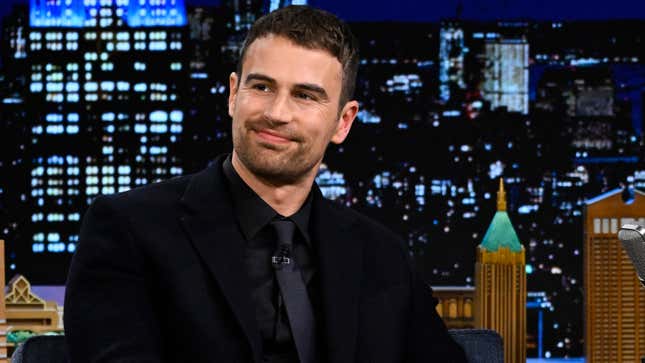 The Mystery of Theo James’ ‘White Lotus’ Dick Has Been Revealed