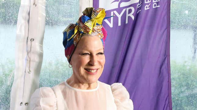 Saturday Night Social: Bette Midler's House Costs $50 Million and Is Decorated With Hats