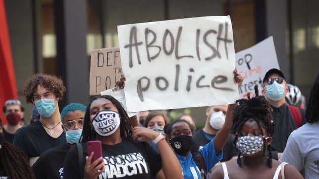 Chicago Activist Groups Sue to Block Federal Agents From Interfering With Protests