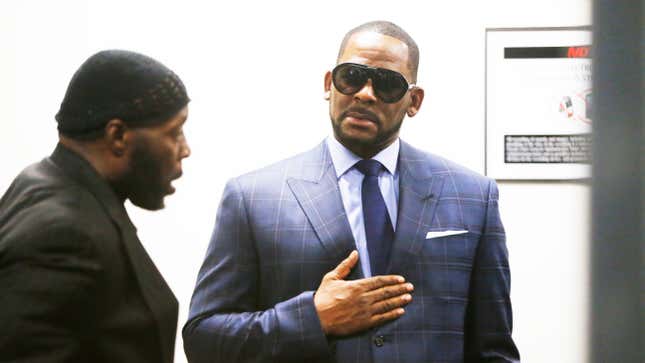 R. Kelly Fans Paid $100 to See Him Perform at a Bar for 28 Seconds