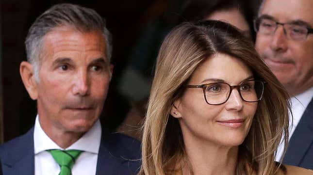Aunt Becky's Defense in the College Admissions Scandal Is Literally That She 'Didn't Know'