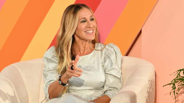 Sarah Jessica Parker Terrorizes Vulnerable Public by Suggesting That Carrie's a Podcaster