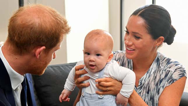 Who Took Meghan Markle's Name Off Lil' Archie's Birth Certificate?!
