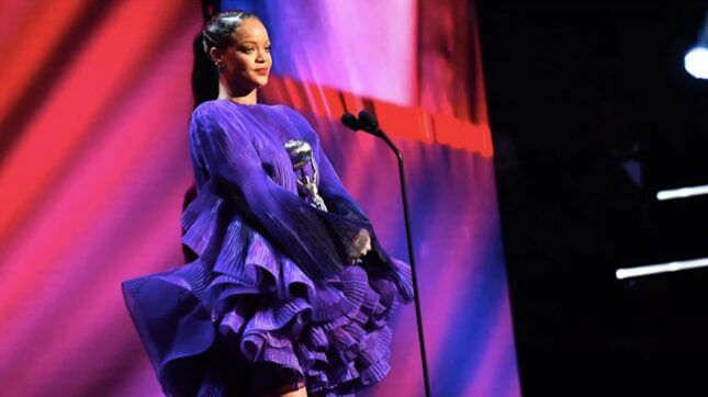 Did Rihanna Send Her Dad a Ventilator Or Not?