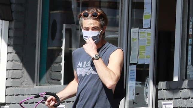 Chris Pine Is In a Three-Way Beauty Competition Against Springtime and His Dog