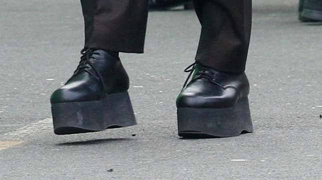 Is This Shoe OK? Robert De Niro’s Platform Oxfords on the Set of The Irishman