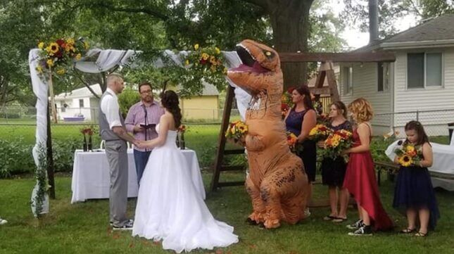 The Woman Who Wore a T-Rex Costume to Her Sister's Wedding Is the Best Person in America