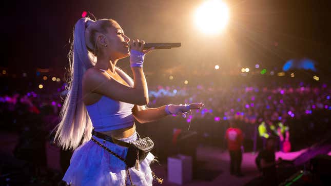 Some Idiot Threw a Lemon at Ariana Grande During Her Coachella Performance