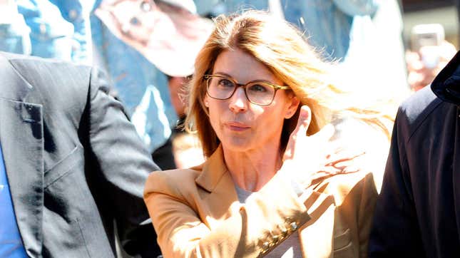 Aunt Becky Has 'Quietly' Gone to Prison, Hopes to Emerge For Christmas (Her Trademark Season)