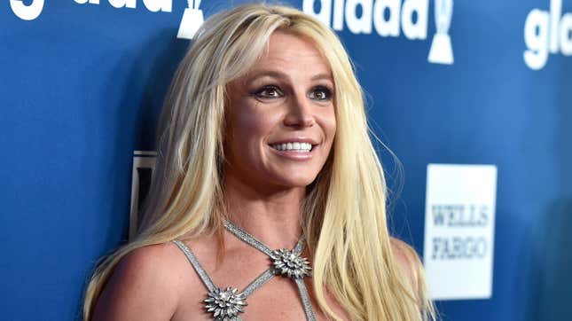 Britney Spears Claims the Paparazzi Digitally Alter Images of Her