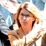 Aunt Becky Has 'Quietly' Gone to Prison, Hopes to Emerge For Christmas (Her Trademark Season)