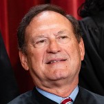 Justice Alito, Author of Dobbs Decision, Flew Christian Nationalist Flag at His Beach House