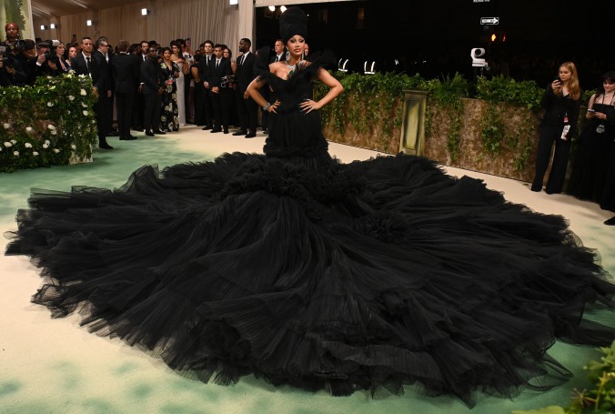 Cardi B in Giambattista Valli