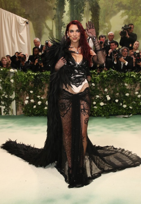 Dua Lipa in Marc Jacobs