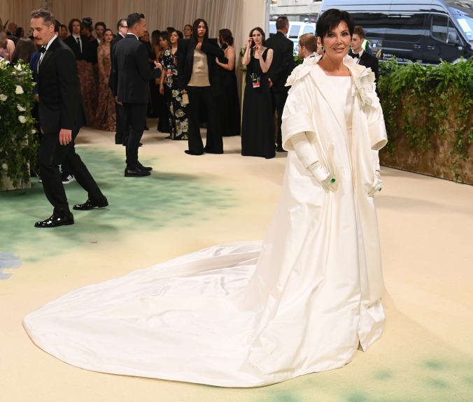 Kris Jenner in Oscar de la Renta