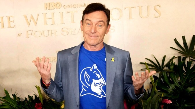 Jason Isaacs Is the Gossip Girl of ‘The White Lotus’