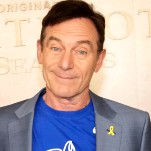 Jason Isaacs Is the Gossip Girl of 'The White Lotus'