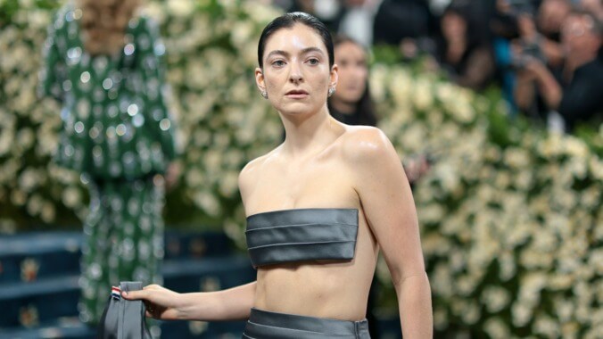 Lorde Just Waxed Poetic About Pamela Anderson and Tommy Lee’s Private Tapes…