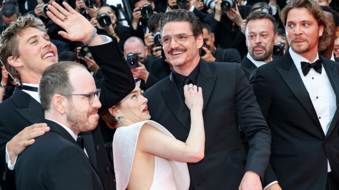 Bumblebee Tries to Meet Emma Stone on Cannes Red Carpet 