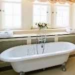 Listen Up, Hotels: Stop Gaslighting Me Into Hoping There’s a Bathtub in My Room