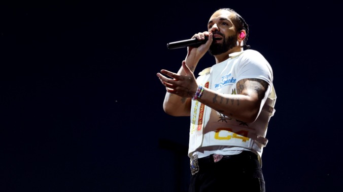 Drake Admits to Facetuning His Abs